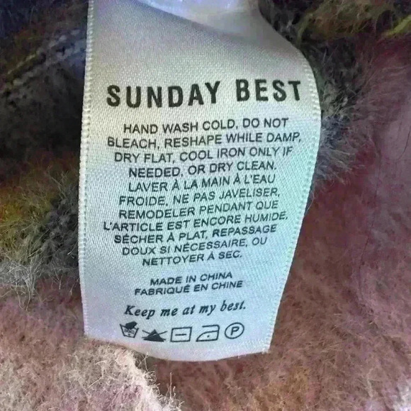 Aritzia Sunday Best Kitten V-Neck Cropped Sweater Small Excellent Condition! - Picture 9 of 9